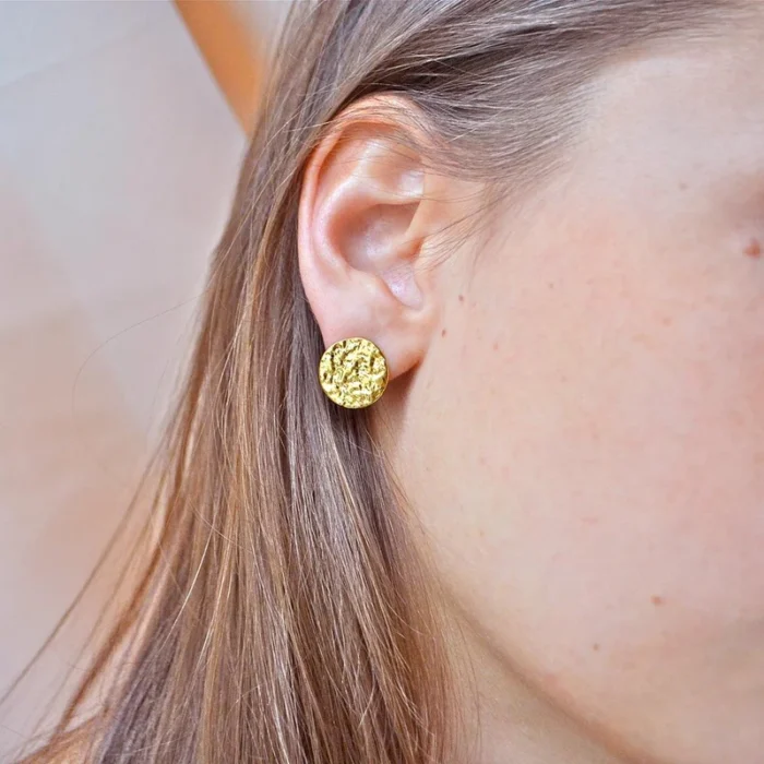 Boucles d'oreilles non percées Petit Palais portées
